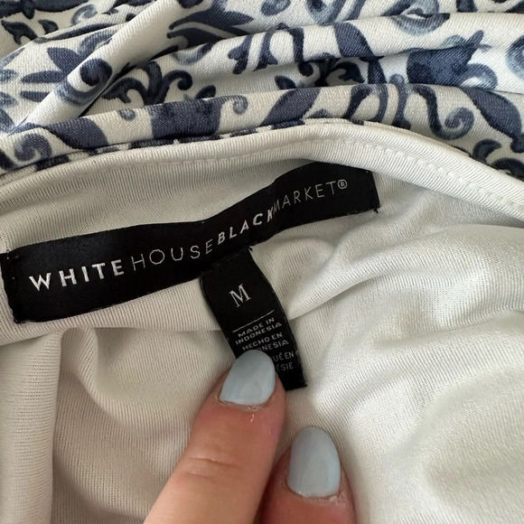 White House Black Market Women's Medium Blue and White Sleeveless Top - Picture 5 of 5